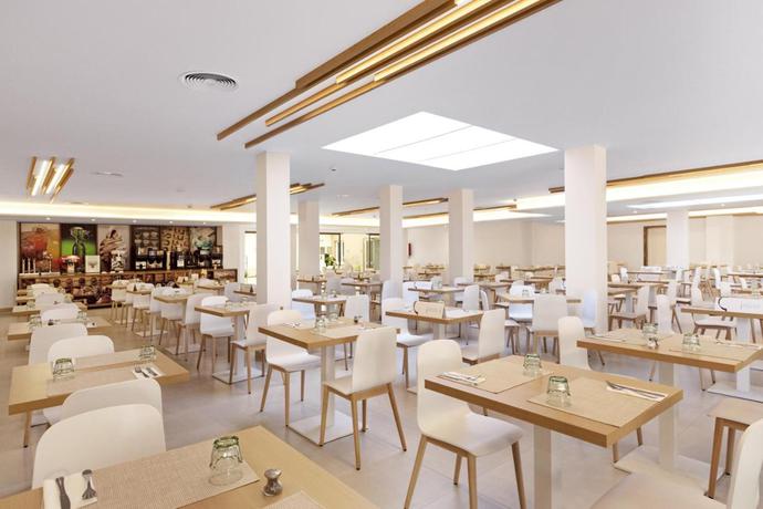 Imagen del bar/restaurante del Hotel Thb Cala Lliteras. Foto 24