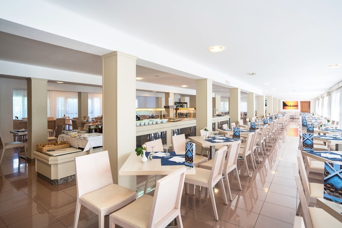 Imagen del bar/restaurante del Hotel Thb Dos Playas - Adults Only. Foto 3