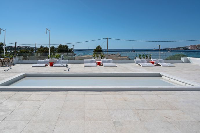 Imagen de la piscina del Hotel Thb Naeco Ibiza - Adults Only. Foto 20