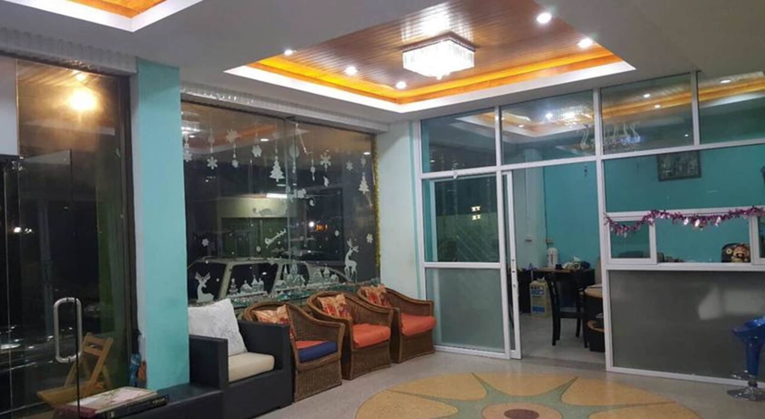 Imagen de los interiores del Hotel The 1 Place Hat Yai. Foto 17