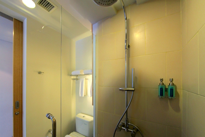 Imagen de la habitación del Hotel The 1o1 Bogor Suryakancana. Foto 12
