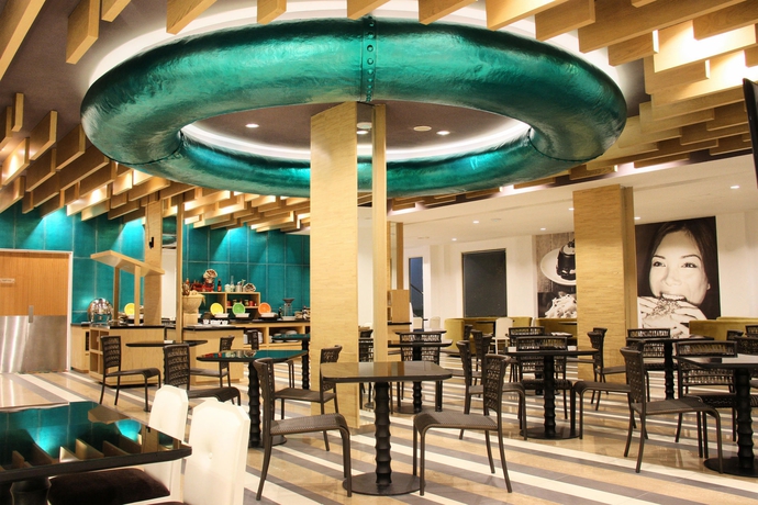 Imagen del bar/restaurante del Hotel The 1o1 Jakarta Sedayu Darmawangsa. Foto 2