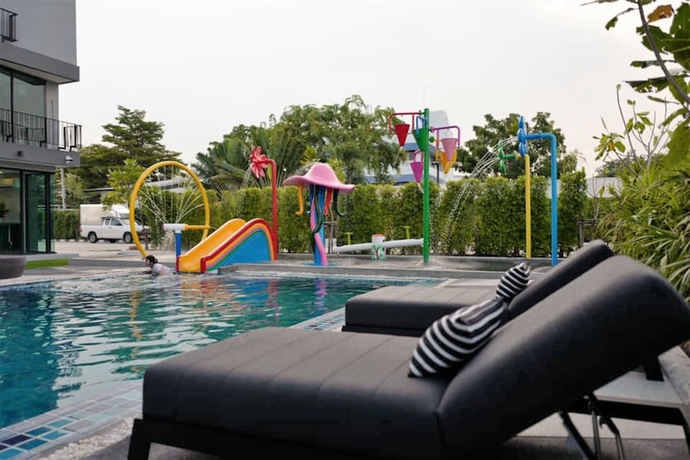 Imagen de la piscina del Hotel The 28th. Foto 18