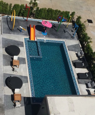Imagen de la piscina del Hotel The 28th. Foto 19