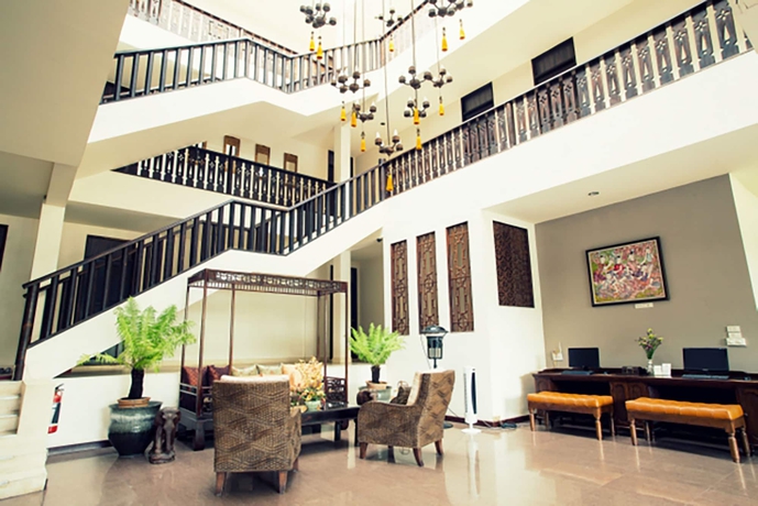 Imagen de los interiores del Hotel The 3 Sis. Foto 16