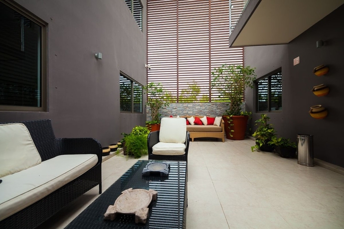 Imagen de los interiores del Hotel The 5th Avenue. Foto 19