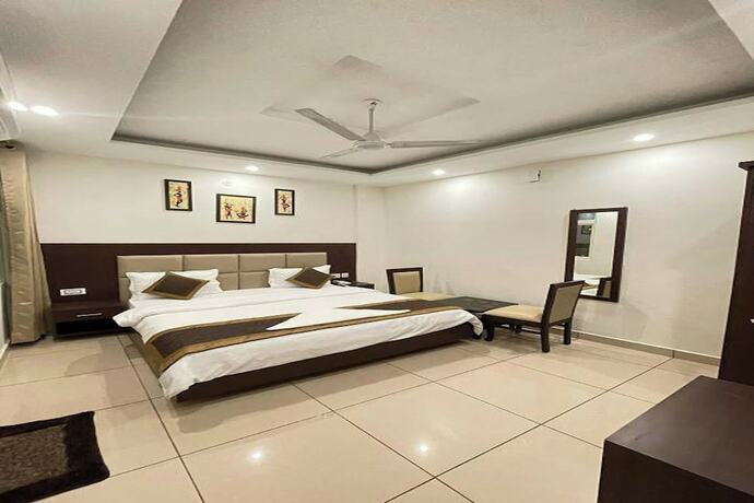 Imagen general del Hotel The 7 Seas. Foto 10