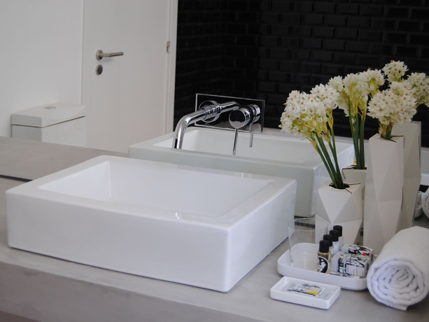 Imagen de la habitación del Hotel The 8 Downtown Suites. Foto 13