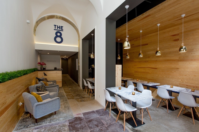 Imagen del bar/restaurante del Hotel The 8 Downtown Suites. Foto 2
