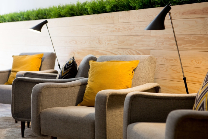 Imagen del bar/restaurante del Hotel The 8 Downtown Suites. Foto 5