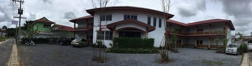 Imagen general del Hotel The Aam Resort Bang Sa-Re. Foto 4