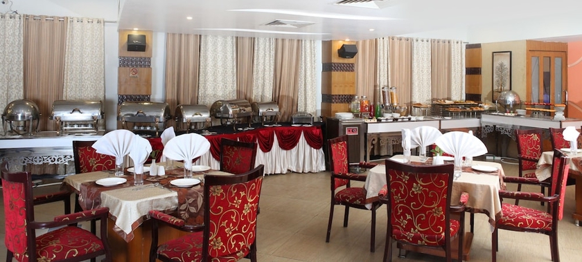 Imagen del bar/restaurante del Hotel The Aananda Imperial. Foto 2