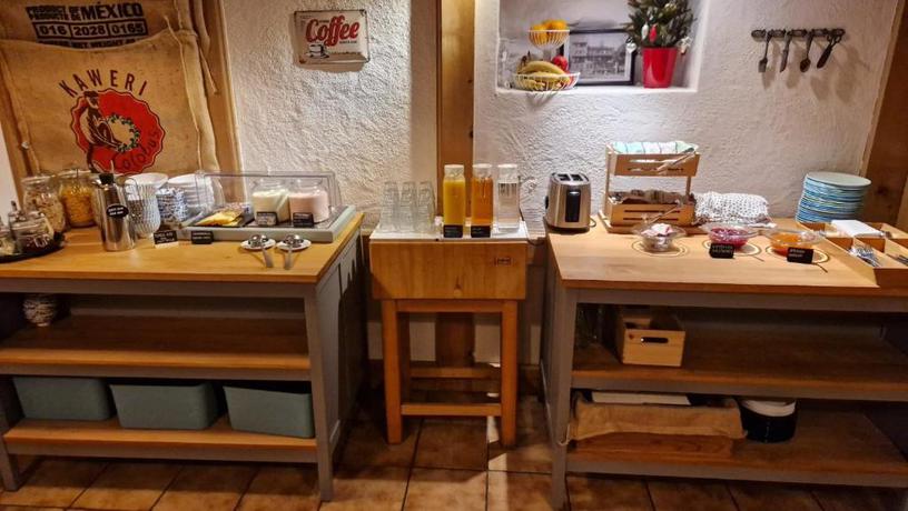 Imagen del bar/restaurante del Hotel The Aarburg and Caf&eacute;. Foto 3