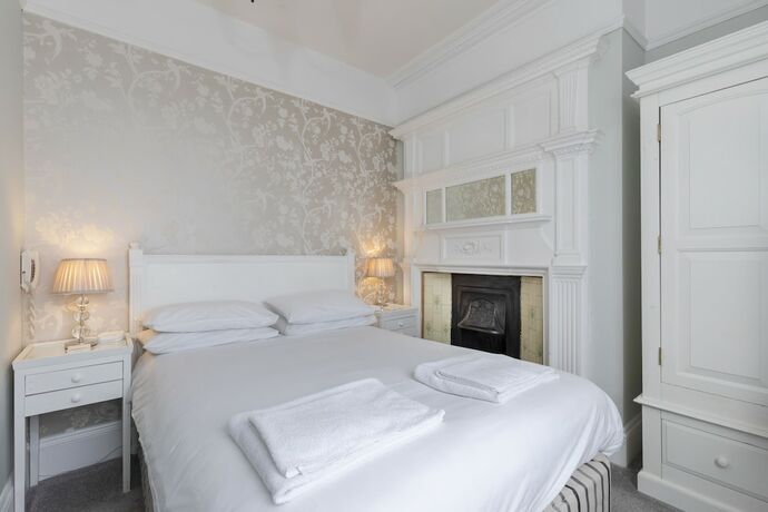 Imagen de la habitación del Hotel The Abbey. Foto 14