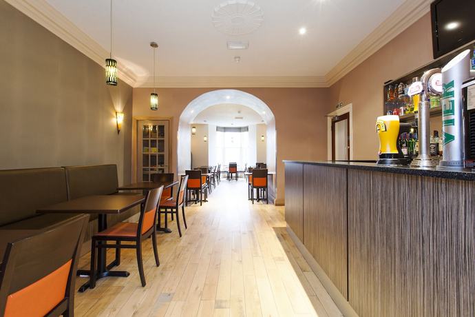 Imagen del bar/restaurante del Hotel The Abbey Lodge. Foto 2