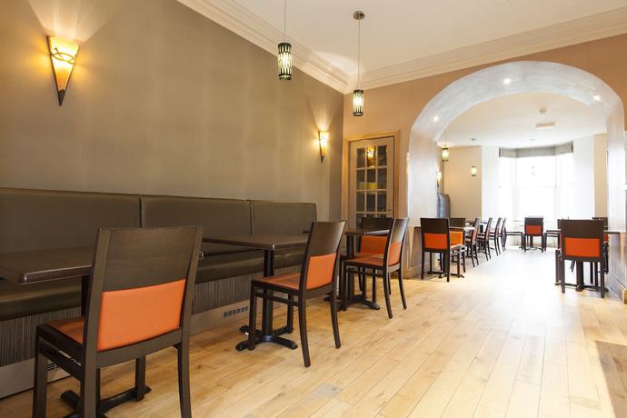 Imagen del bar/restaurante del Hotel The Abbey Lodge. Foto 3