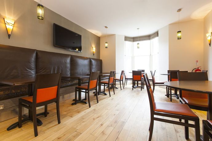 Imagen del bar/restaurante del Hotel The Abbey Lodge. Foto 5