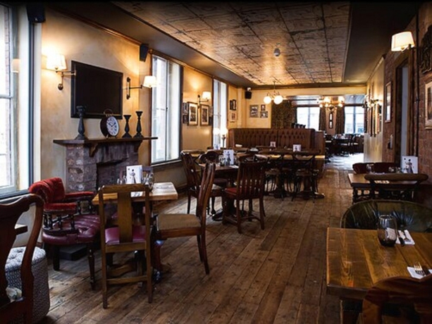 Imagen del bar/restaurante del Hotel The Abel Heywood. Foto 3