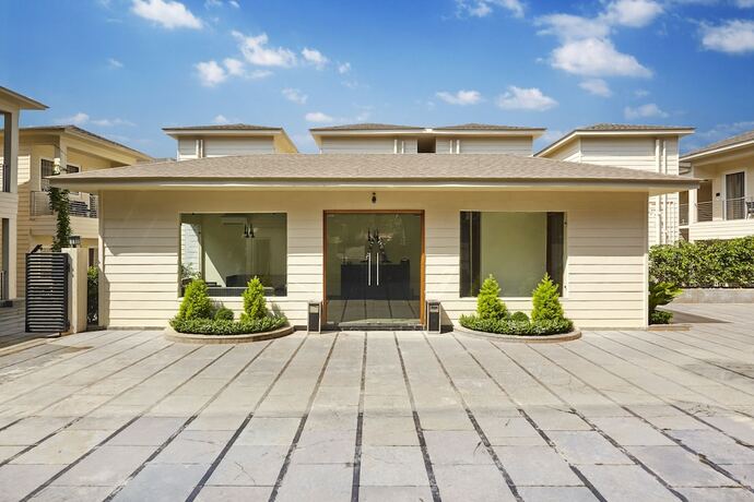 Imagen del bar/restaurante del Hotel The Acacia Morjim. Foto 15