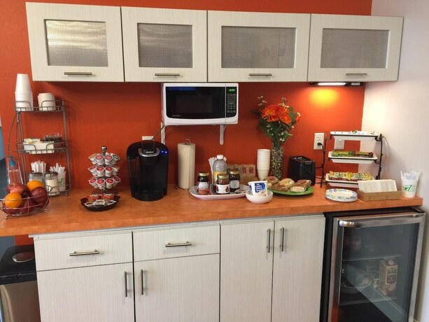 Imagen general del Hotel The Acorn Suites. Foto 9