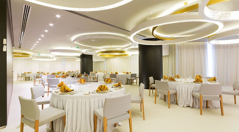 Imagen de los interiores del Hotel The Act Sharjah. Foto 9