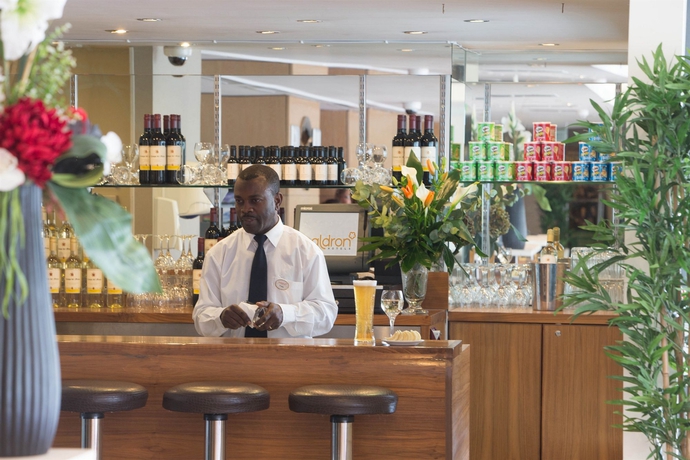 Imagen del bar/restaurante del Hotel The Address Citywest. Foto 2