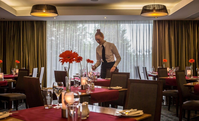 Imagen del bar/restaurante del Hotel The Address Citywest. Foto 3