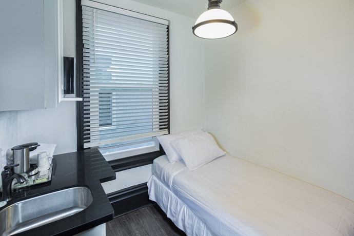 Imagen de la habitación del Hotel The Adrian. Foto 6