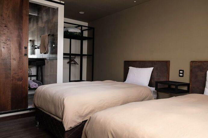 Imagen general del Hotel The Adventure Brew Hostel. Foto 5