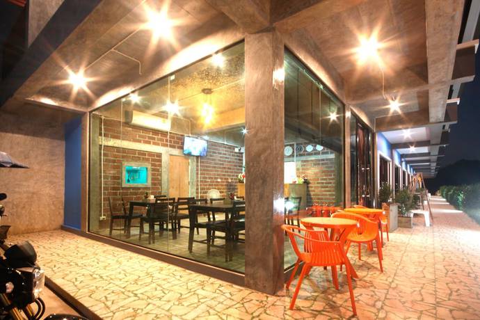 Imagen del bar/restaurante del Hotel The Aireen Hotel. Foto 6
