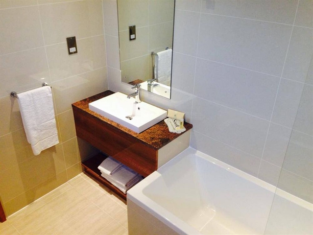 Imagen de los interiores del Hotel The Airlink London Heathrow. Foto 6