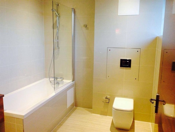 Imagen de los interiores del Hotel The Airlink London Heathrow. Foto 10