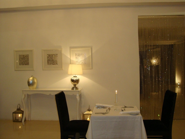 Imagen del bar/restaurante del Hotel The Aknac. Foto 3