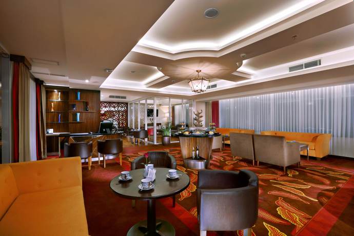 Imagen del bar/restaurante del Hotel The Alana Yogyakarta Hotel and Convention Center. Foto 2