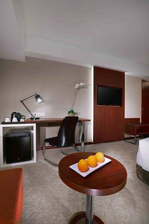 Imagen de la habitación del Hotel The Alana Yogyakarta Hotel and Convention Center. Foto 8