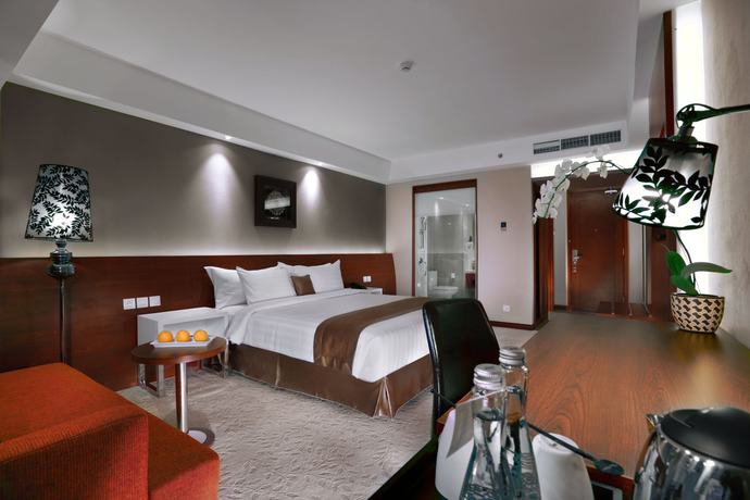 Imagen de la habitación del Hotel The Alana Yogyakarta Hotel and Convention Center. Foto 11