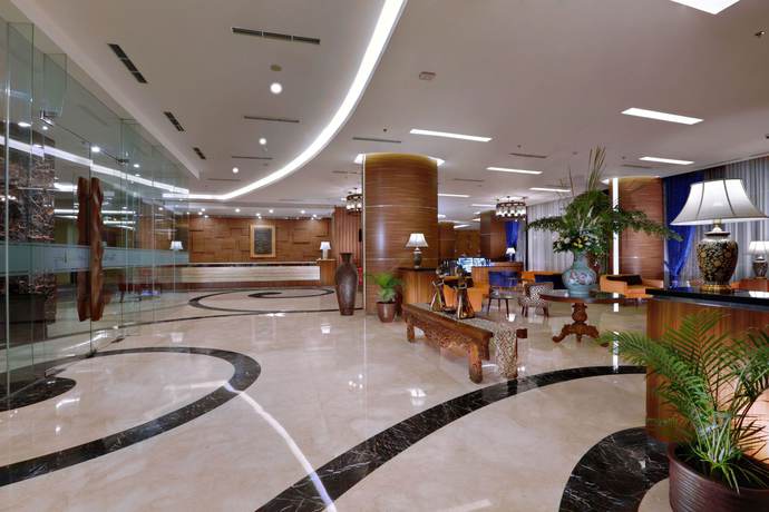 Imagen de los interiores del Hotel The Alana Yogyakarta Hotel and Convention Center. Foto 18