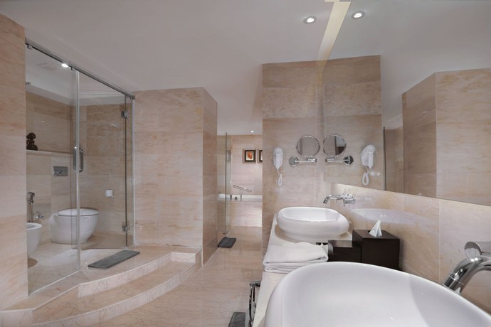 Imagen de la habitación del Hotel The Alana Yogyakarta Hotel and Convention Center. Foto 13