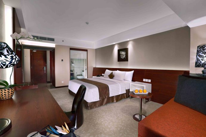 Imagen de la habitación del Hotel The Alana Yogyakarta Hotel and Convention Center. Foto 14