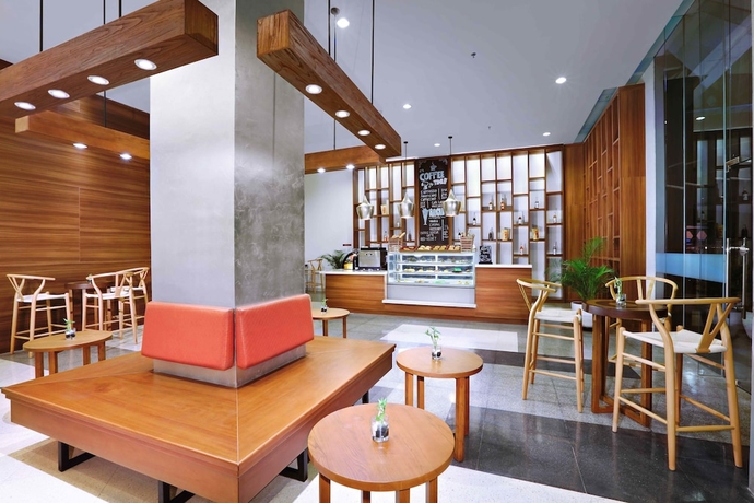 Imagen del bar/restaurante del Hotel The Alana and Conference Sentul City By Aston. Foto 4