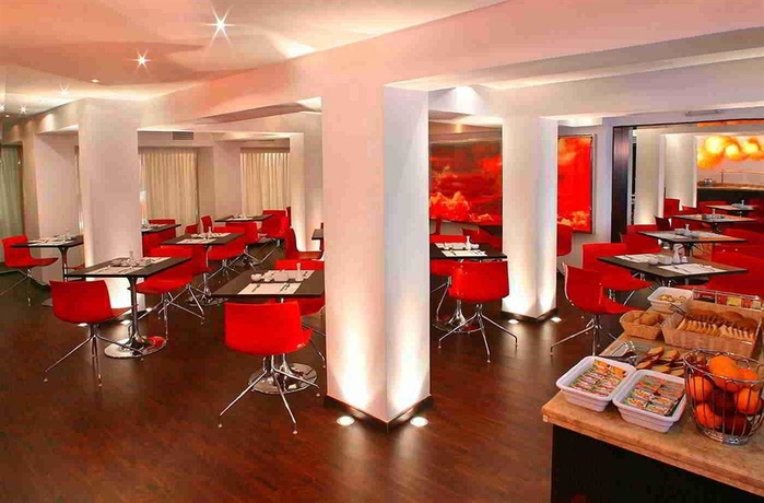 Imagen del bar/restaurante del Hotel The Alassia. Foto 3