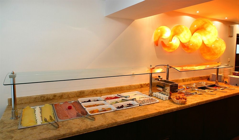 Imagen del bar/restaurante del Hotel The Alassia. Foto 4