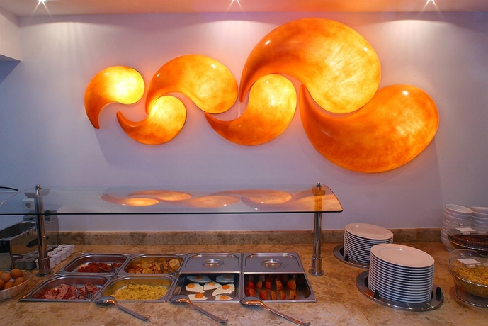 Imagen del bar/restaurante del Hotel The Alassia. Foto 5