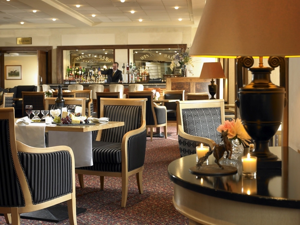 Imagen del bar/restaurante del Hotel The Alex. Foto 2