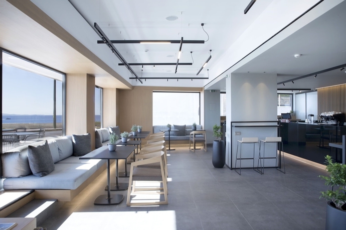 Imagen del bar/restaurante del Hotel The Alex Monte Kastella. Foto 2