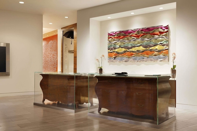 Imagen de los interiores del Hotel The Alexander. Foto 14