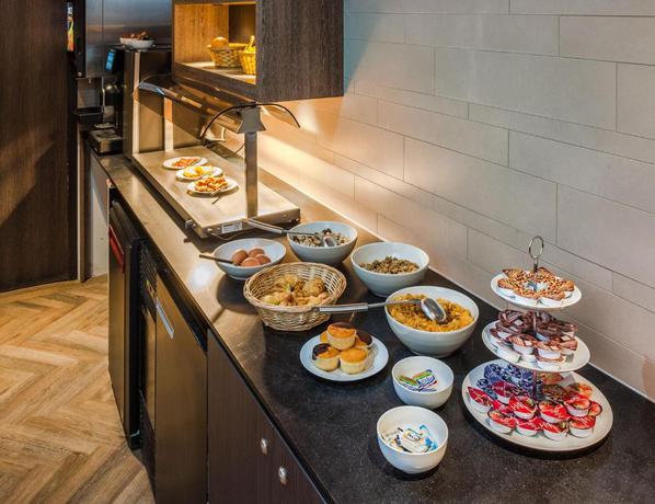 Imagen del bar/restaurante del Hotel The Alfred. Foto 3