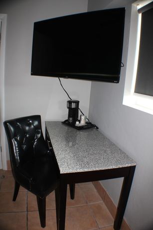 Imagen de la habitación del Hotel The All New Grace Bay Suites. Foto 3