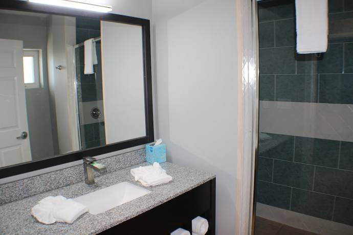 Imagen de la habitación del Hotel The All New Grace Bay Suites. Foto 4
