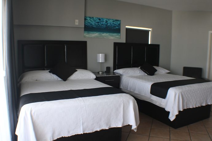 Imagen de la habitación del Hotel The All New Grace Bay Suites. Foto 7